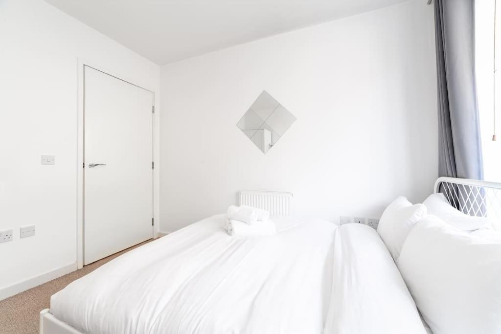 Chic & Spacious 2-bed 2-bath In Seven Sisters * Londres