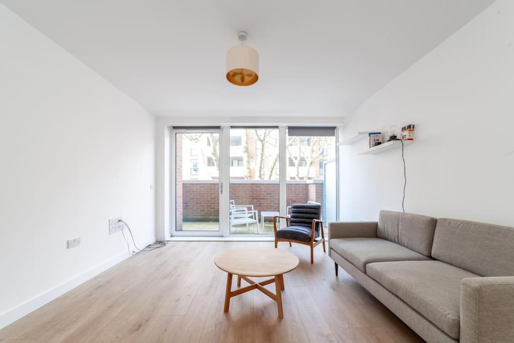Appartement Chic & Spacious 2-bed 2-bath In Seven Sisters *