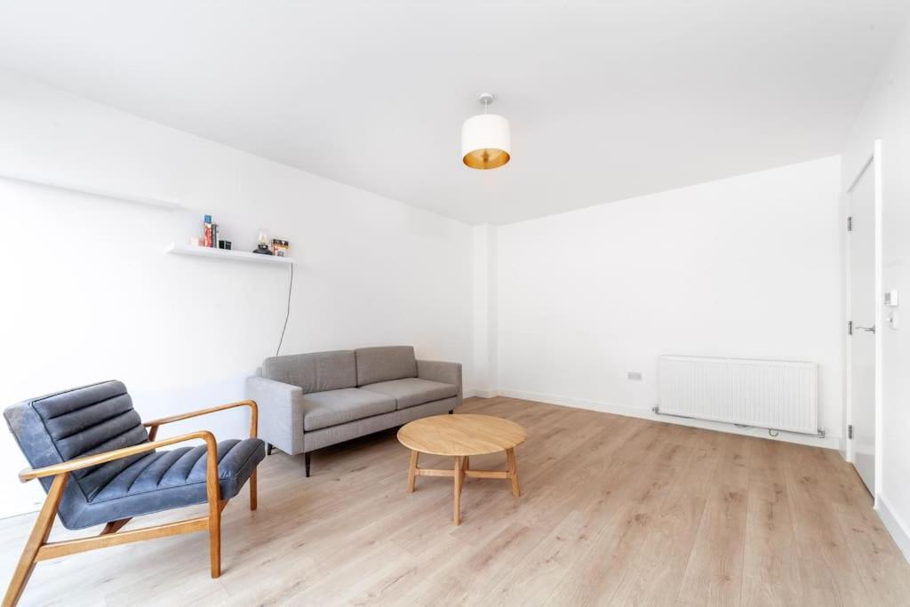 Chic & Spacious 2-bed 2-bath In Seven Sisters Appartement