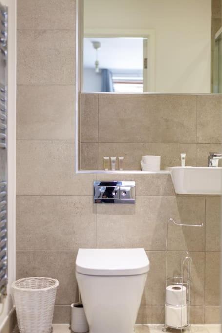 Appartement Chic & Spacious 2-bed 2-bath In Seven Sisters
