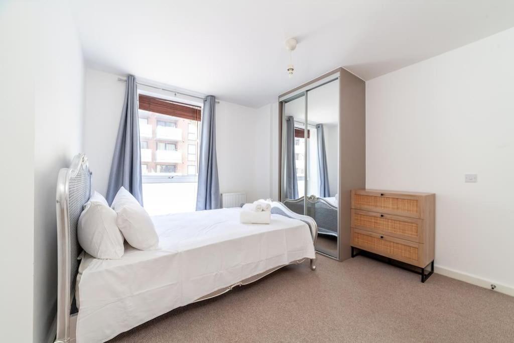 Appartement Chic & Spacious 2-bed 2-bath In Seven Sisters *