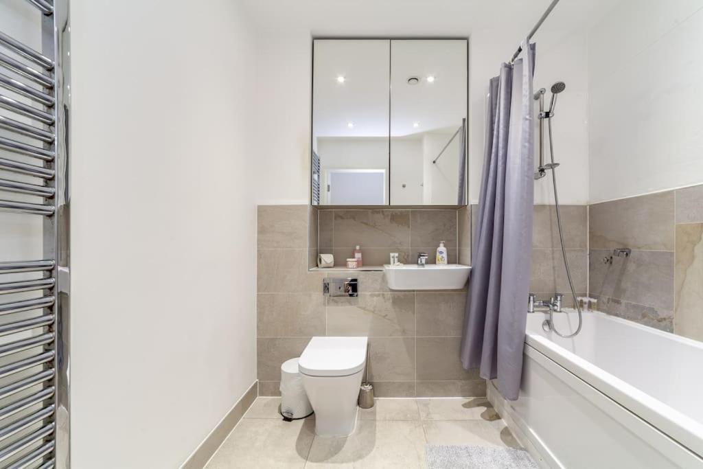 Chic & Spacious 2-bed 2-bath In Seven Sisters Appartement Londres