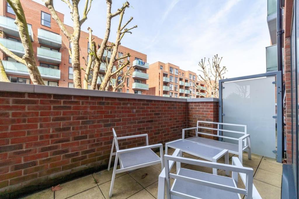 Appartement Chic & Spacious 2-bed 2-bath In Seven Sisters *